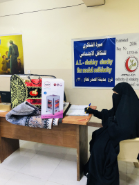 فرع مدينة الصدر: تسليم الكفالة الشهرية المقدمة (من السيد/ علي الصفار - لأسرة الأرملة/ سيناء)