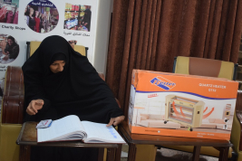 فرع النجف :-  تسليم التبرع الوارد من الانسه (ندى سلام موسى - لاسره السيده / نديمه )