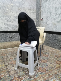 فرع النجف :- تسليم الكفالة الدراسية المقدمة من (الدكتور/ نورس كاظم - لأسرة الأرملة/ غزلان)