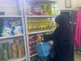 فرع البياع: تسليم المساعدة المالية من المتبرعين الكرام للارملة (سناء ج)