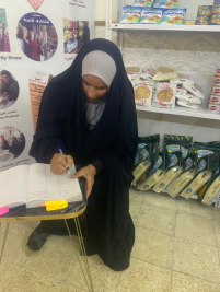 فرع البياع : تسليم المساعدة المالية من الساده /تبرعات المحسنين الكرام لأسرة المتعففة (شذى ح) 