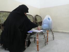 فرع النجف: تسليم الكفالة الشهرية المقدمة من (السيدة/ فيروز الواسطي)