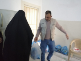 فرع النجف: تسليم الكفالة الشهرية المقدمة من (السيدتين/ ولاء مجيد ووالدتها)