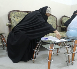 فرع النجف :- تسليم الاعانه المستلمه من السيد / نبيل البزازلاسره السيده / سهيله . ع . ا 