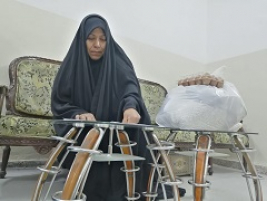 فرع النجف :- تسليم التبرع الوارد من قبل السيد المحسن الكريم / ك . ا