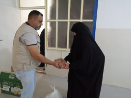 فرع النجف:  تسليم الكفالة الشهرية المقدمة من (السيد/ أحمد موسى القزويني)