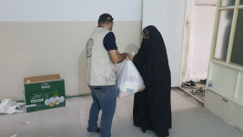 فرع النجف: تسليم الكفاله الشهريه من الدكتور (احمد موسى القزويني ) 