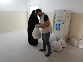 فرع النجف: تسليم الكفاله الشهريه من الدكتور (احمد موسى القزويني ) 