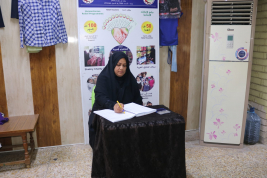 فرع البصرة : تسليم كفالة الأيتام الشهرية لأسرة الأرملة المتعففة ( فاطمه . س . م ) .