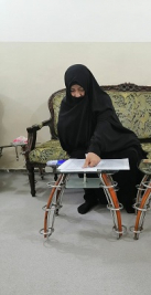 فرع النجف: تسليم الكفالة الدراسية المقدمة من (الدكتورة/ سلام سميسم)