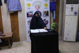 فرع البصرة : تسليم كفالة الأيتام الشهرية لأسرة الأرملة المتعففة ( فليحه . ق . ع ) .