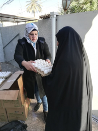 تسليم الاعانة الشهرية لأسرة الارملة المتعففة ( رغد . ف  ) من المتبرع / مير موسوي  