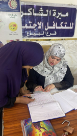 فرع البياع / تسليم الأعانة الشهرية الواردة للأسر المتعففة من المتبرعين المحسنين الكرام . 