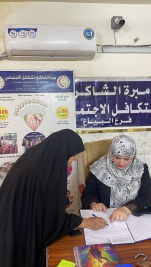 فــرع البيــاع / تسليم الأعانة الشهرية لأسرة  المتعففة ( بشرى . ك . ف ) .