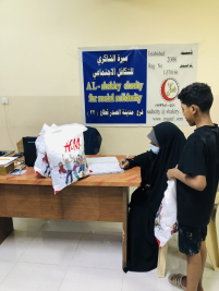 فرع مدينة الصدر : تسليم كفالة الايتام المقدمة  الى اسرة الارملة ( خديجة ، س )