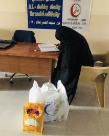 فرع مدينة الصدر : تسليم كفالة الايتام المقدمة  الى اسرة الارملة ( صابرين ، ح )